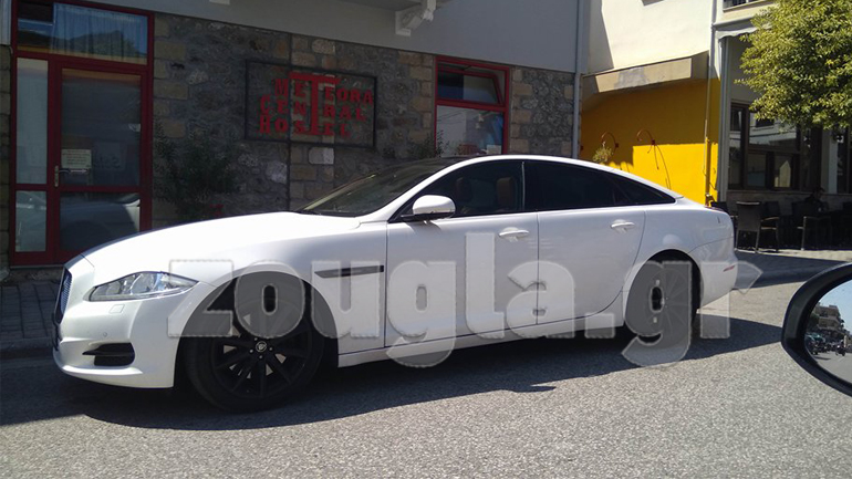 Η Jaguar που προκάλεσε… πανικό στην Καλαμπάκα